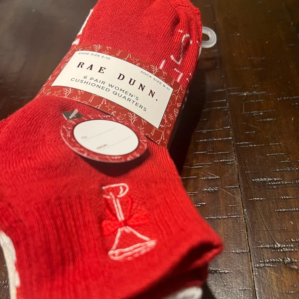 Rae Dunn Women’s Red Christmas Cushioned Quarter Length Socks 6 pairs